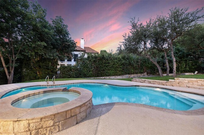 Building Photo - 402 Luna Vista Dr