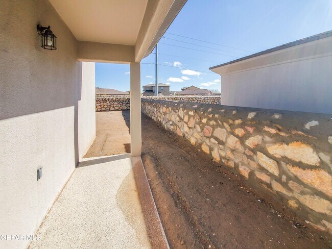 Building Photo - 12004 Mesquite Thorn Dr