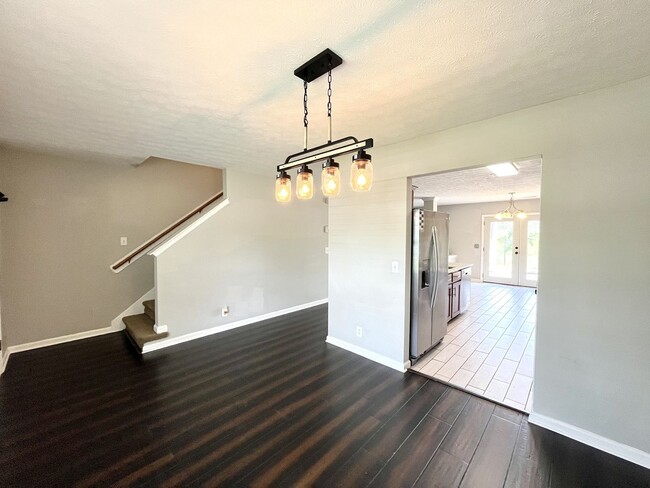 Building Photo - 4/2.5 Beautiful Nashville Craftsman in Nas...