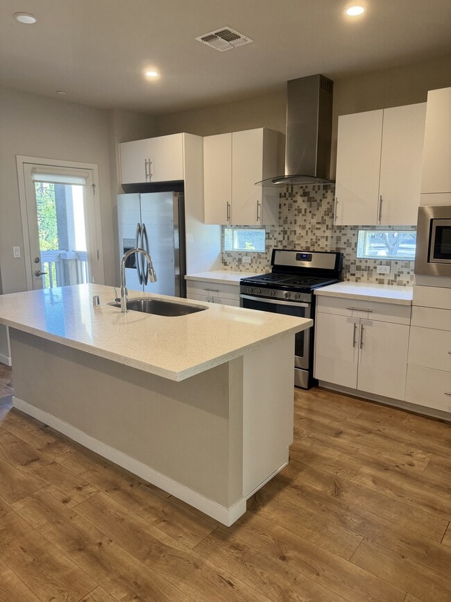 Building Photo - 489 McClatchy Way