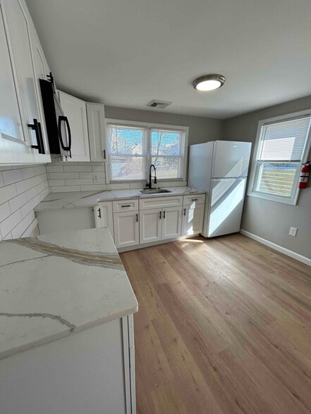 Building Photo - 4226 Old Lincoln Hwy