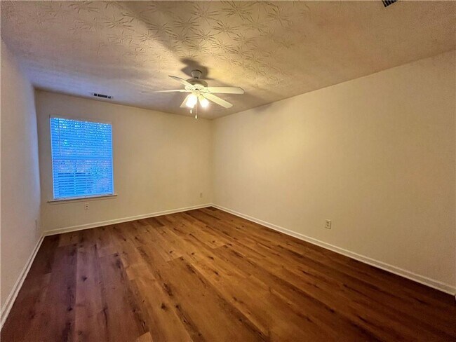 Building Photo - 3780 Crescent Walk Ln NE