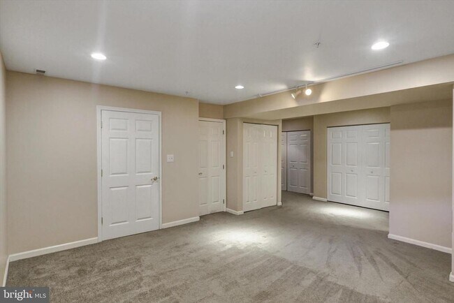 Building Photo - 195 Langdon Farm Cir