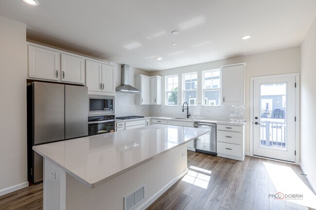Building Photo - 157 Yorktown Ct