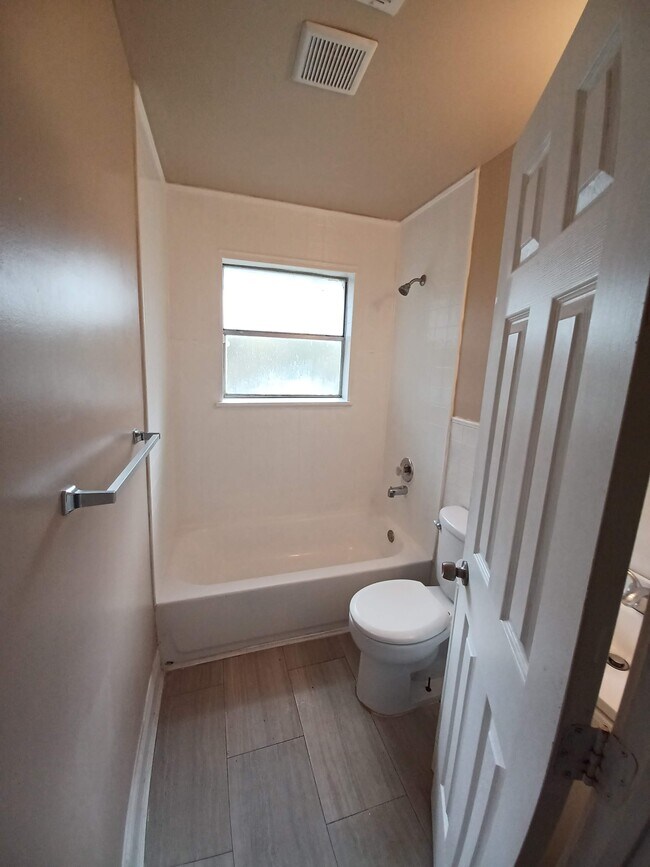 Building Photo - 5106 Dumore Dr