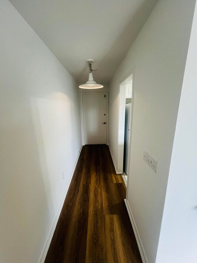 Building Photo - 1281 Plaza Cir