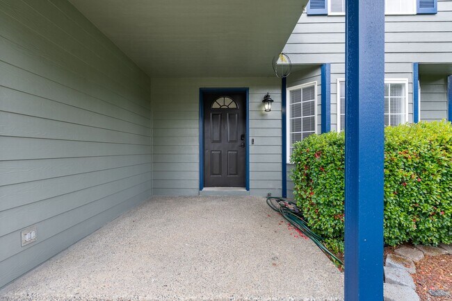 Building Photo - Beautiful Home in Winchester Hills