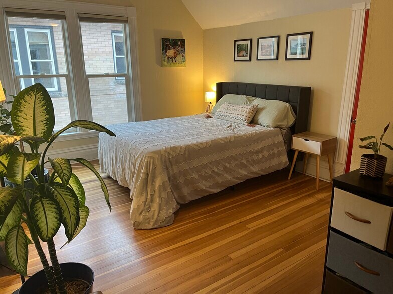 Building Photo - 147 N Sherman St