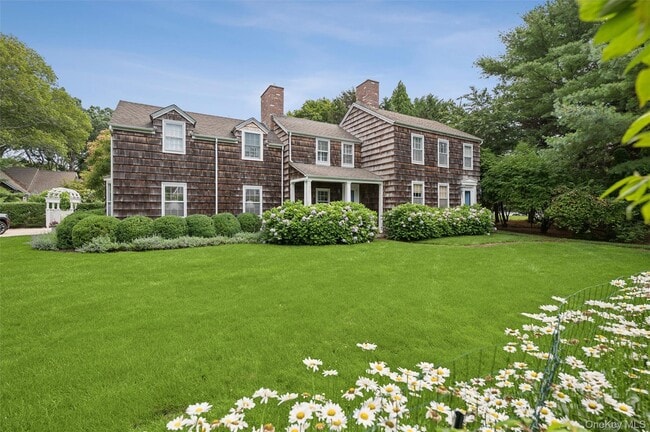 Building Photo - 20 Quogue St
