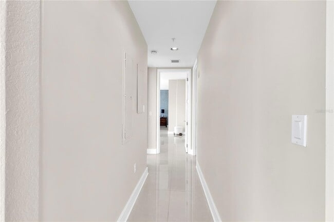 Building Photo - 150 E Robinson St