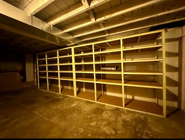 Building Photo - Vintage Living In Montavilla~ Front Porch~ Unfinished Basement~ Large Fully Fenced Yard