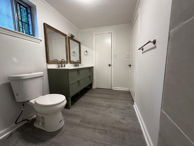 Building Photo - Spacious 5 Bed / 2 Bath home