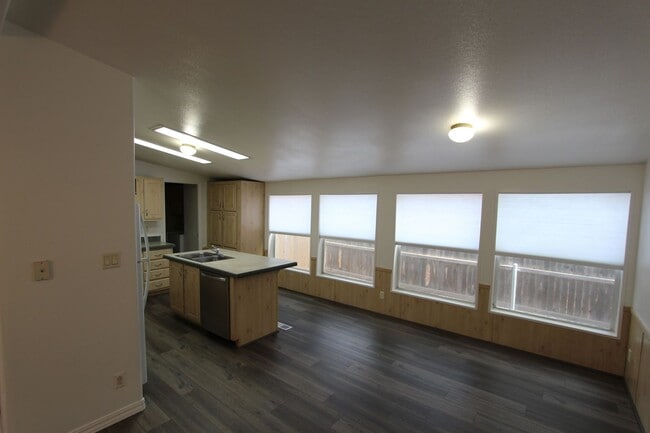 Building Photo - ** LEASE PENDING Parkside 3-Bedroom Home in Railroad Springs | Updated Interior | 2-Car Garage