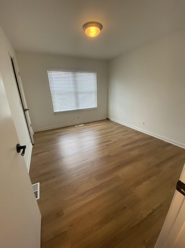 Building Photo - Charming 2 Bed, 1.5 Bath in the Heart of East Nashville