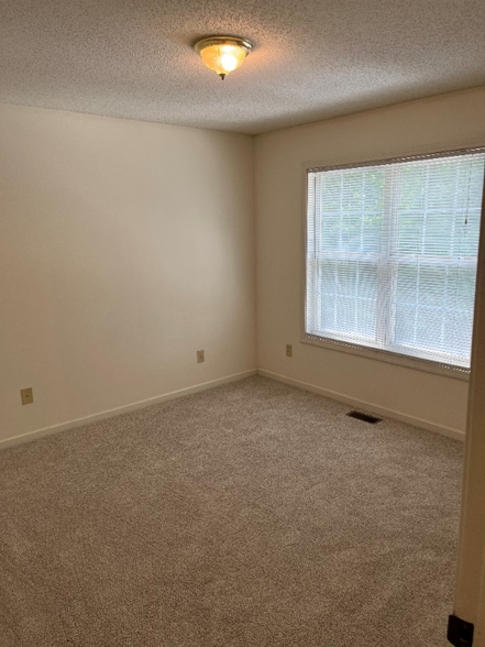 Building Photo - 21032 N Main St