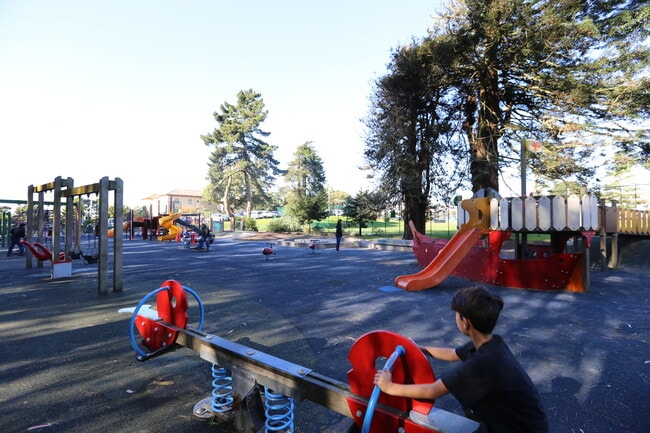 Building Photo - 2566-2568 22nd Avenue