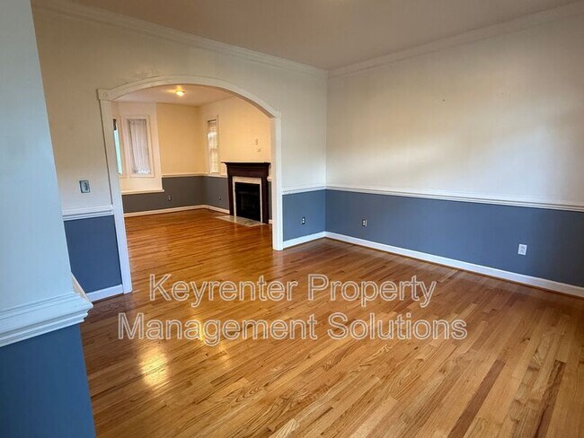 Building Photo - 104 Buckingham Pl