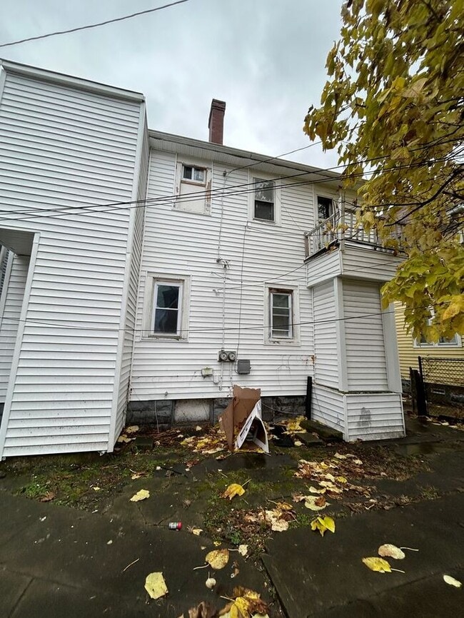 Building Photo - Charming 3-Bedroom Home with Great Space /...