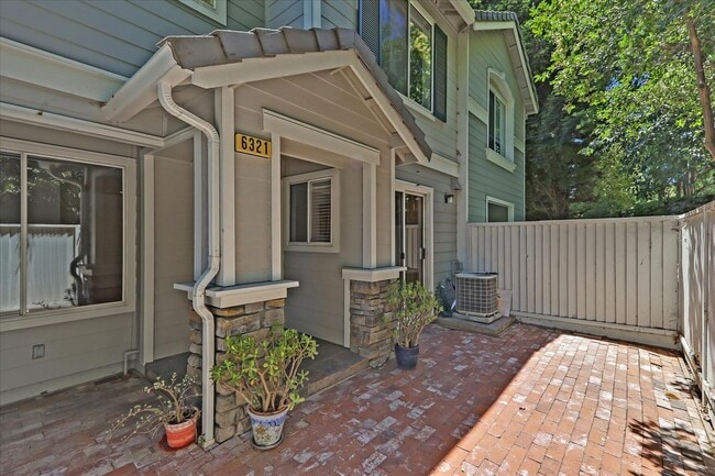 Building Photo - 6321 Island Pine Way