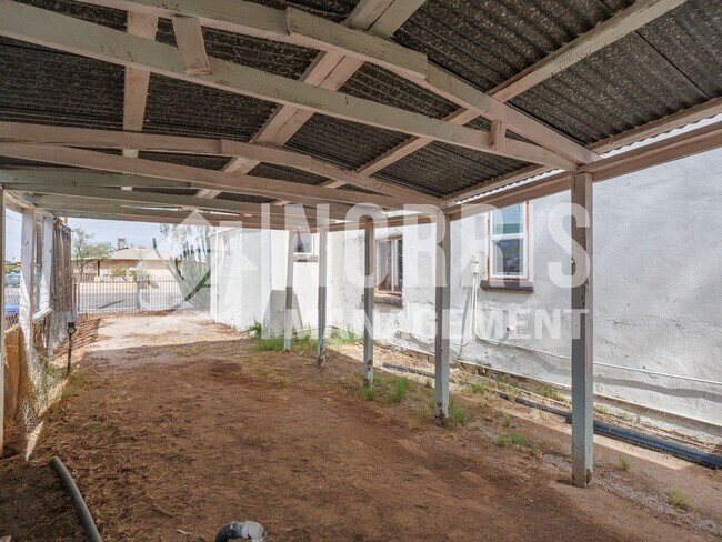 Building Photo - 225 E Aguilar St