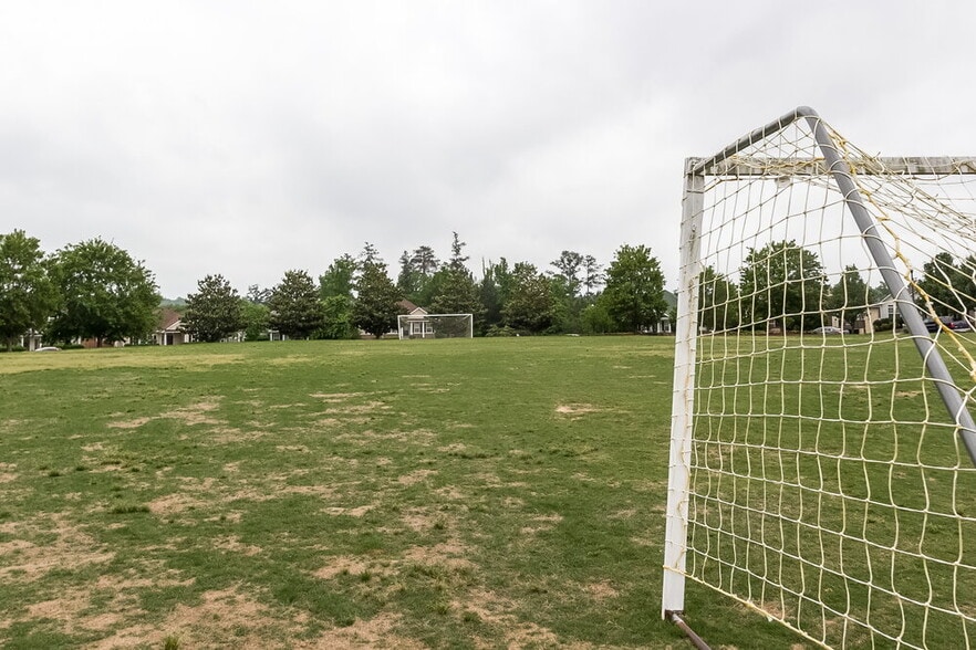 Building Photo - 1604 Thornwick Trace