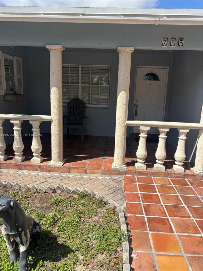 Building Photo - 729 NE 2nd Ct