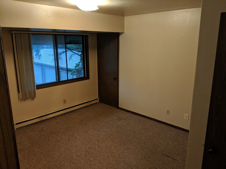 Building Photo - 401 N East St