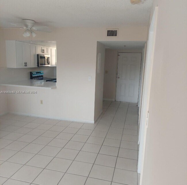 Building Photo - 14931 SW 82nd Ln