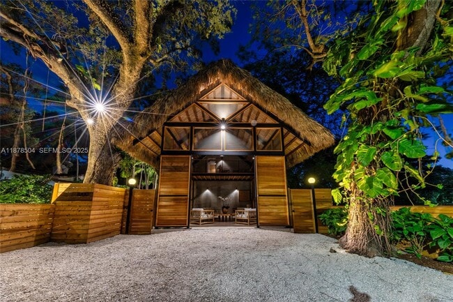 Building Photo - 1000 NW 9th Ct