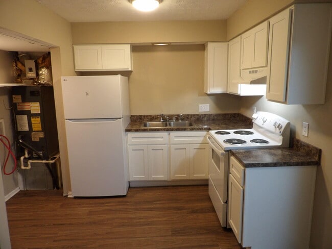 Building Photo - 207 Landings Dr