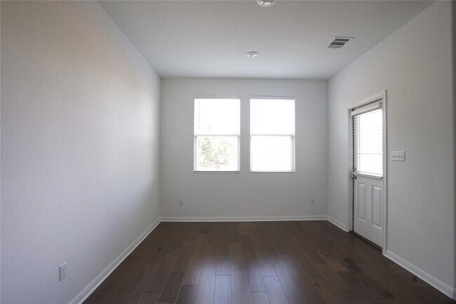 Building Photo - 304 Northview Ln