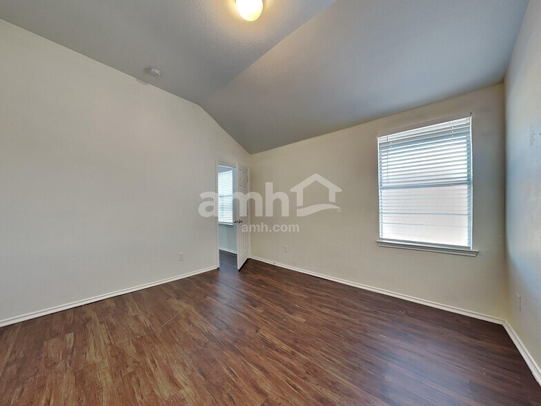 Building Photo - 2101 Hanakoa Falls Dr