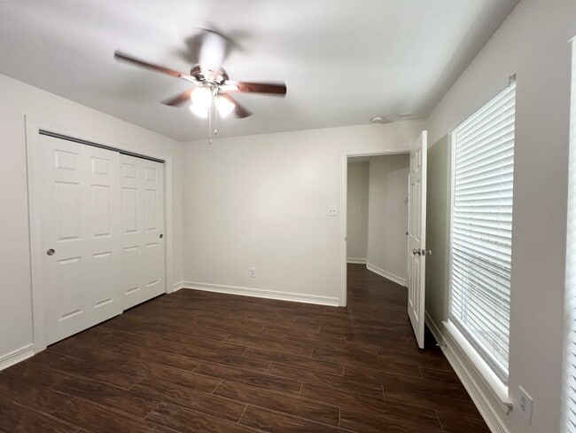 Building Photo - Stunning 4/3/2 Townhome in the Museum District !!!