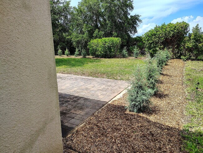 Building Photo - "Resort-Style Living in Davenport: Spacious 4-Bedroom Home with Solar Panels, Internet Included &...