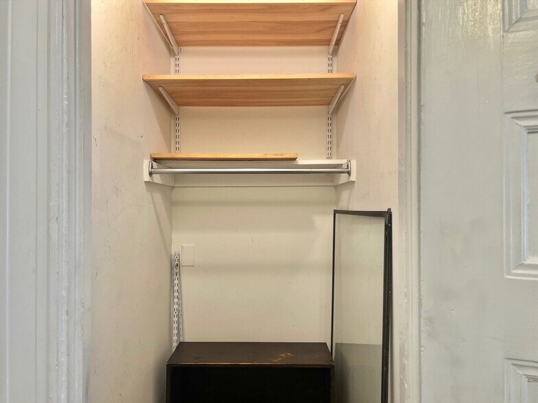 Building Photo - 21 Beacon St