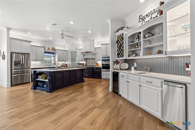 Building Photo - 1605 Alta Vista Loop