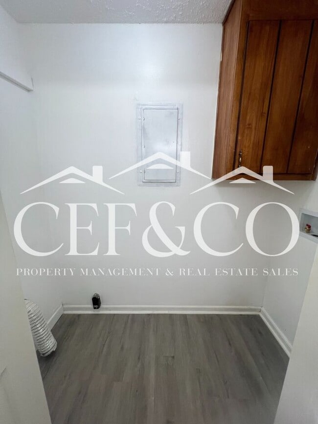 Building Photo - ? Beautifully Remodeled 3 Bedroom Home – S...