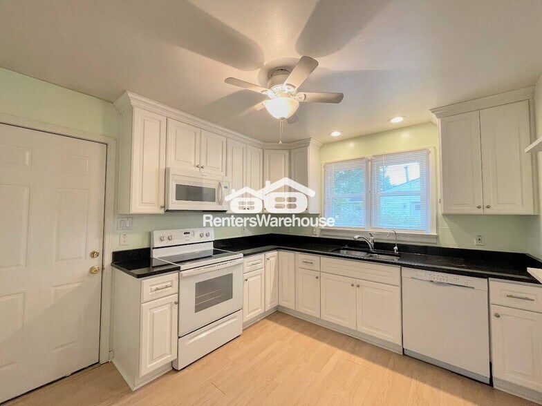 Building Photo - 531 Pagewood Dr