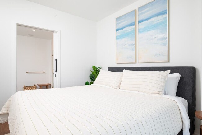 Building Photo - 212 Stuart St