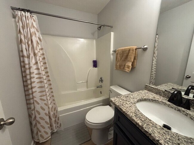 Building Photo - Beautiful Home in Phenix City