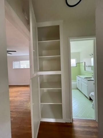 Building Photo - 2135 Beachwood Dr