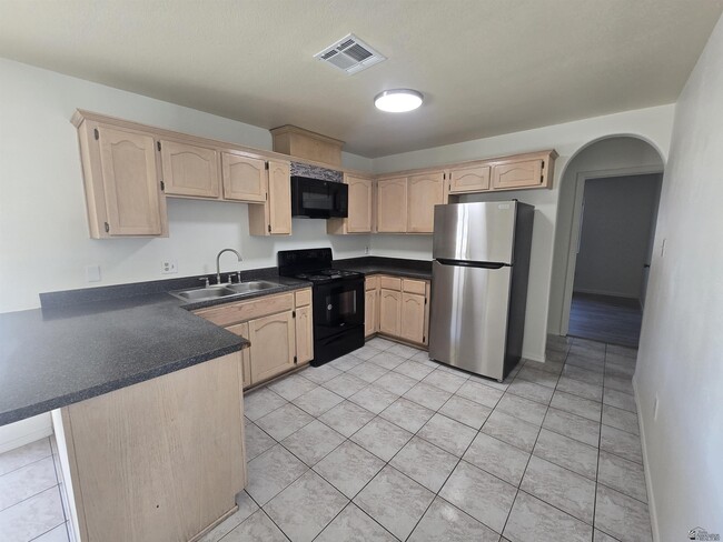 Building Photo - 417 San Juan Ln