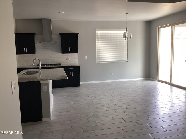 Building Photo - 116 Sarah Trl