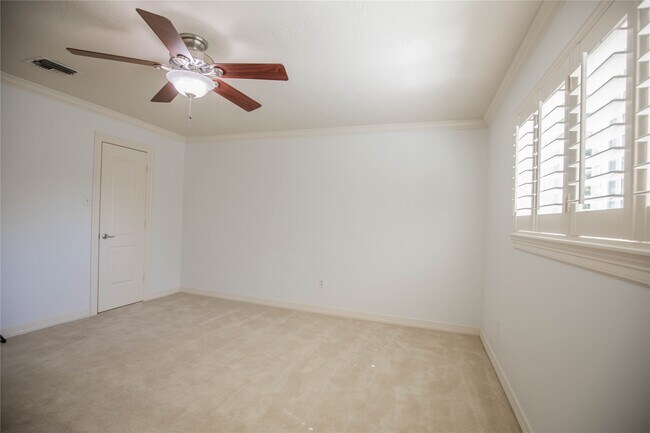 Building Photo - 1627 Fall Valley Dr