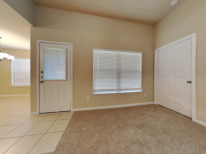 Building Photo - 923 Marigold Rd