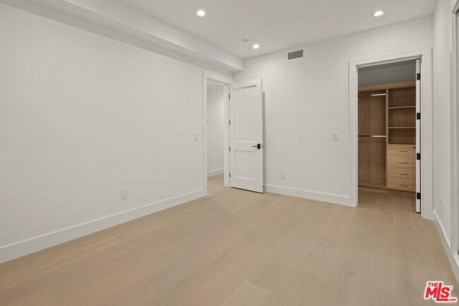 Building Photo - 306 S Anita Ave