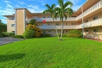 Building Photo - 2721 Garden Dr N