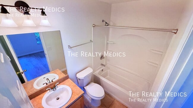 Building Photo - 5161 Regatta Dr