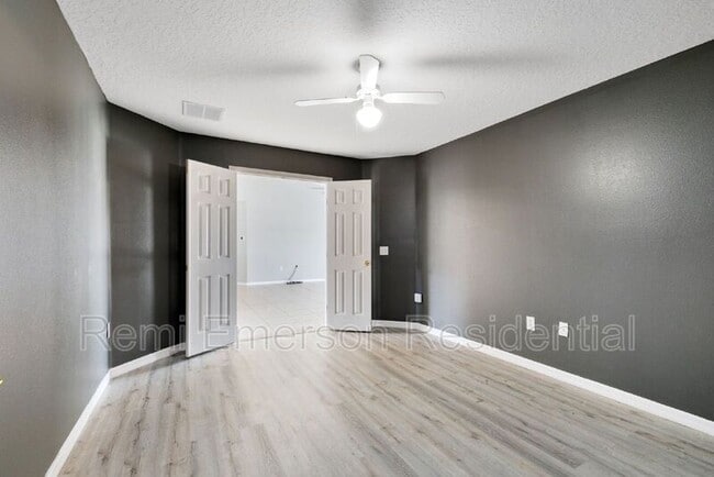 Building Photo - 12 Sawfish Ln