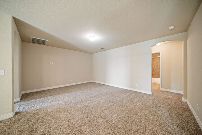 Building Photo - Immaculate Home in the Coveted Fairway Rid...